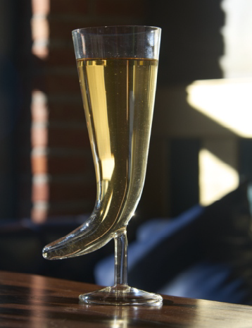 Horn Glass with Stem (500ml)